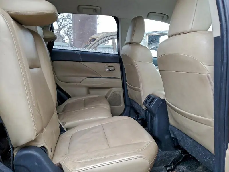 2019 MITSUBISHI OUTLANDER SE  