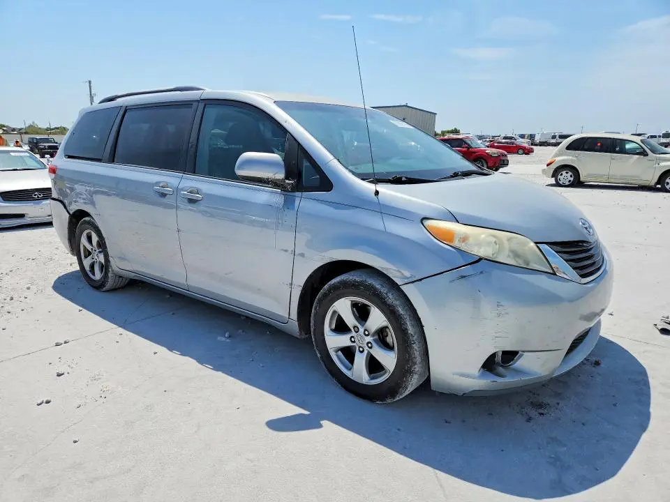 2011 TOYOTA SIENNA LE  