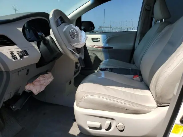 2012 TOYOTA SIENNA XLE  
