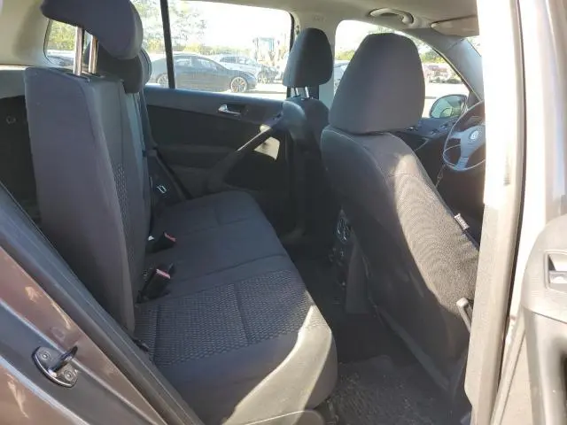2010 VOLKSWAGEN TIGUAN SE  