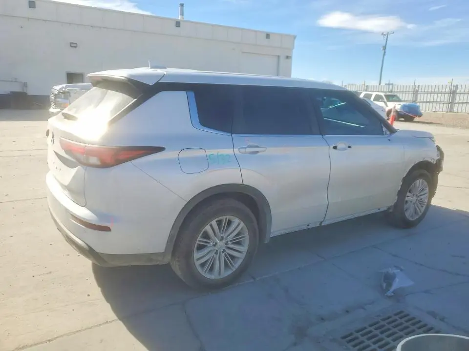 2022 MITSUBISHI OUTLANDER ES  