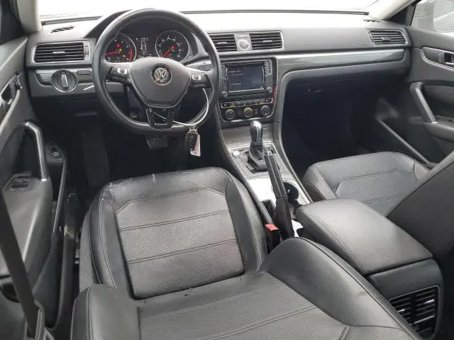2017 VOLKSWAGEN PASSAT SE  