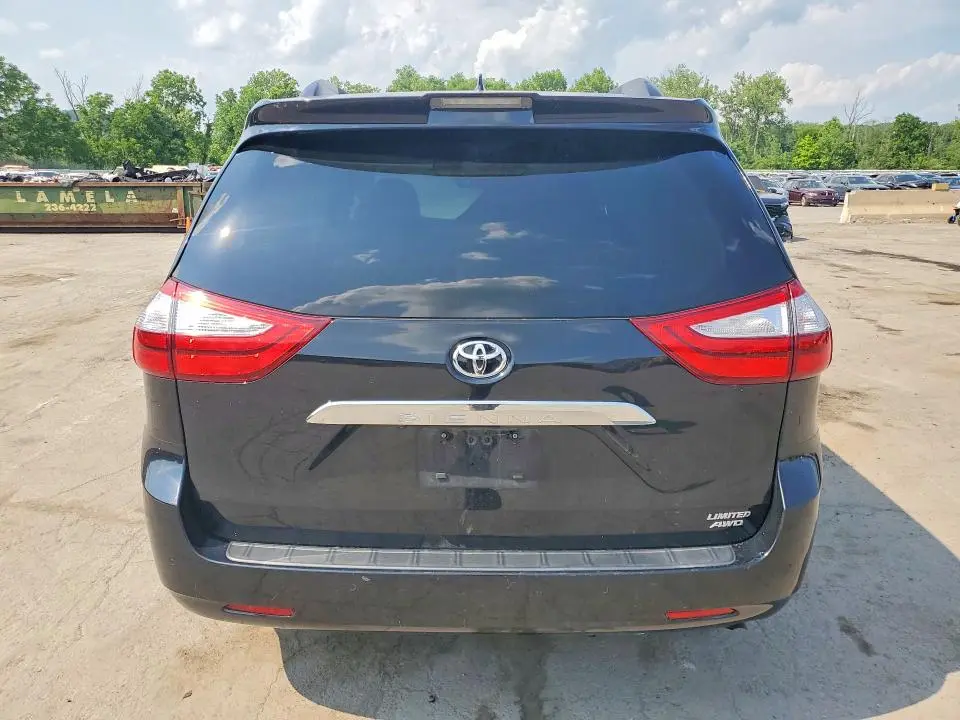 2019 TOYOTA SIENNA   