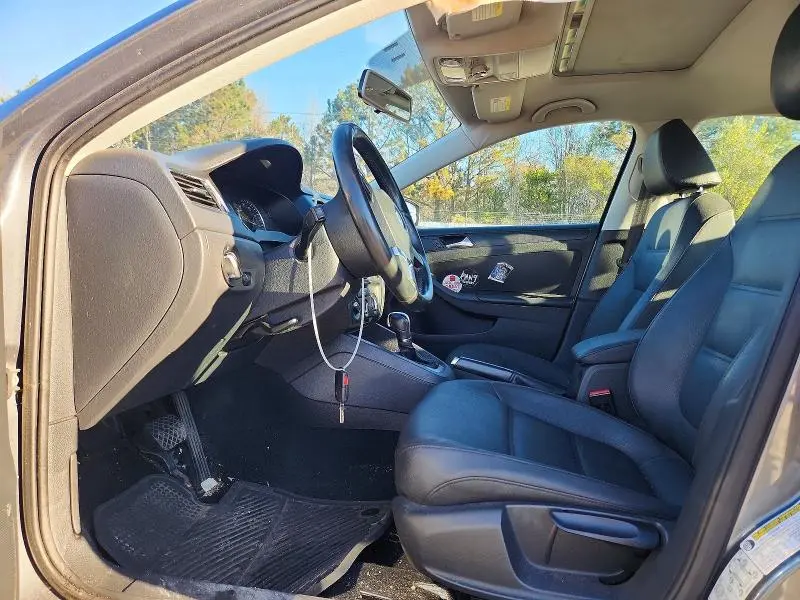 2012 VOLKSWAGEN JETTA SE  