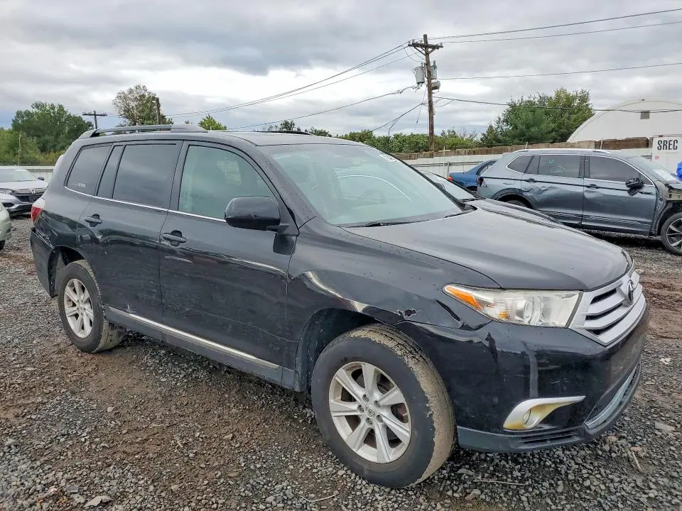 2013 TOYOTA HIGHLANDER SE  