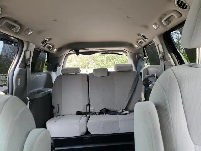 2020 TOYOTA SIENNA LE  