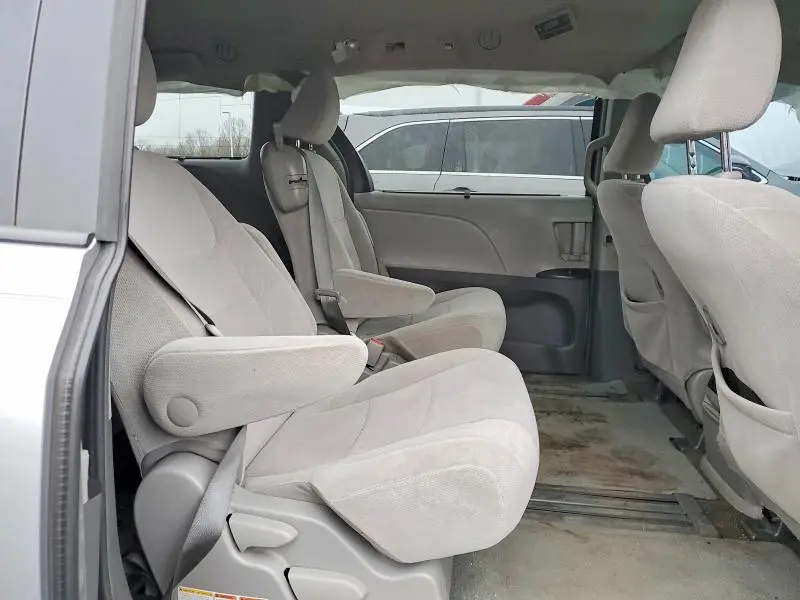 2015 TOYOTA SIENNA LE 8 PASSENGER  