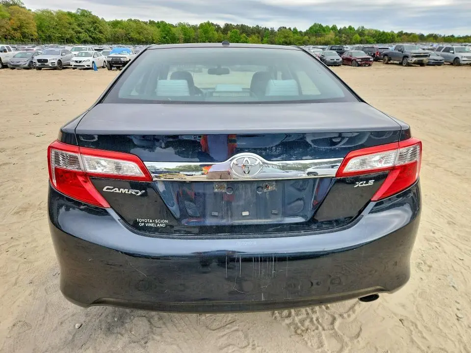 2014 TOYOTA CAMRY XLE  