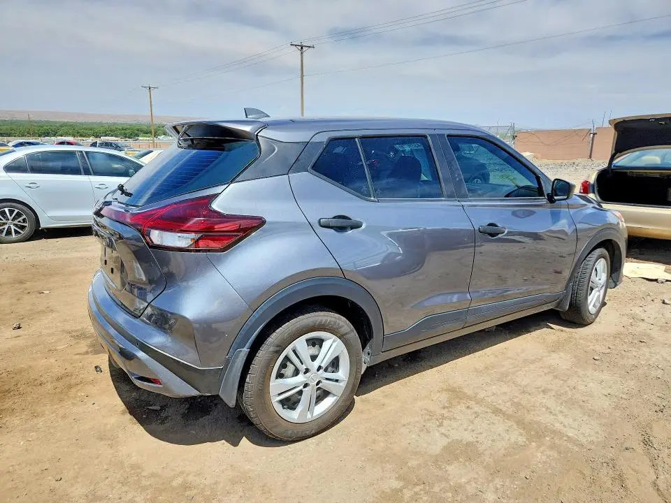 2022 NISSAN KICKS S  