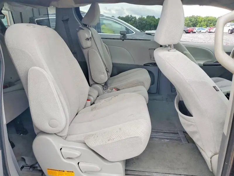 2013 TOYOTA SIENNA LE  