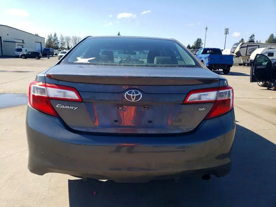 2014 TOYOTA CAMRY SE  