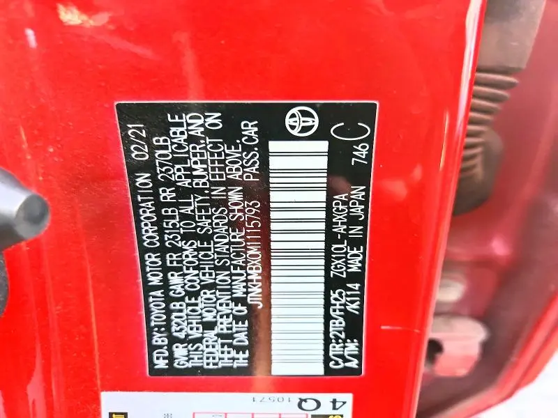 2021 TOYOTA C-HR XLE  