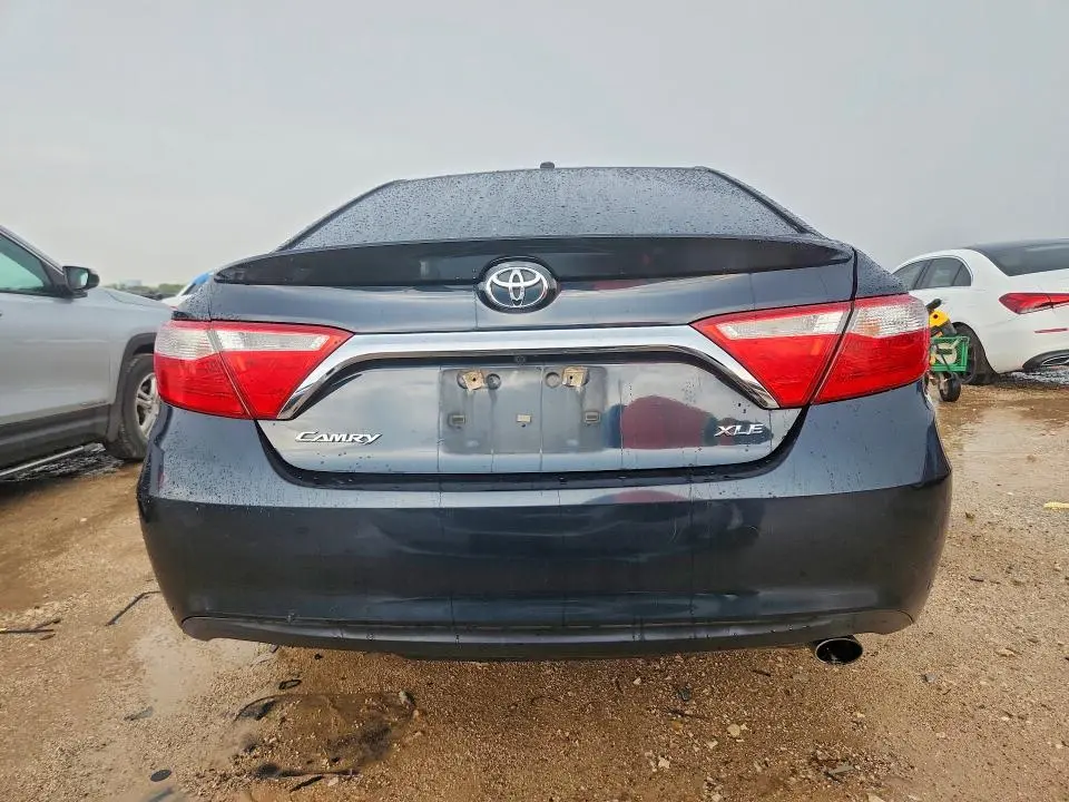 2016 TOYOTA CAMRY XLE  