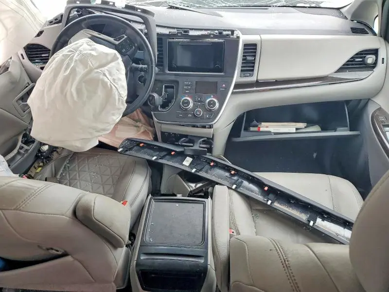 2017 TOYOTA SIENNA XLE 8-PASSENGER  