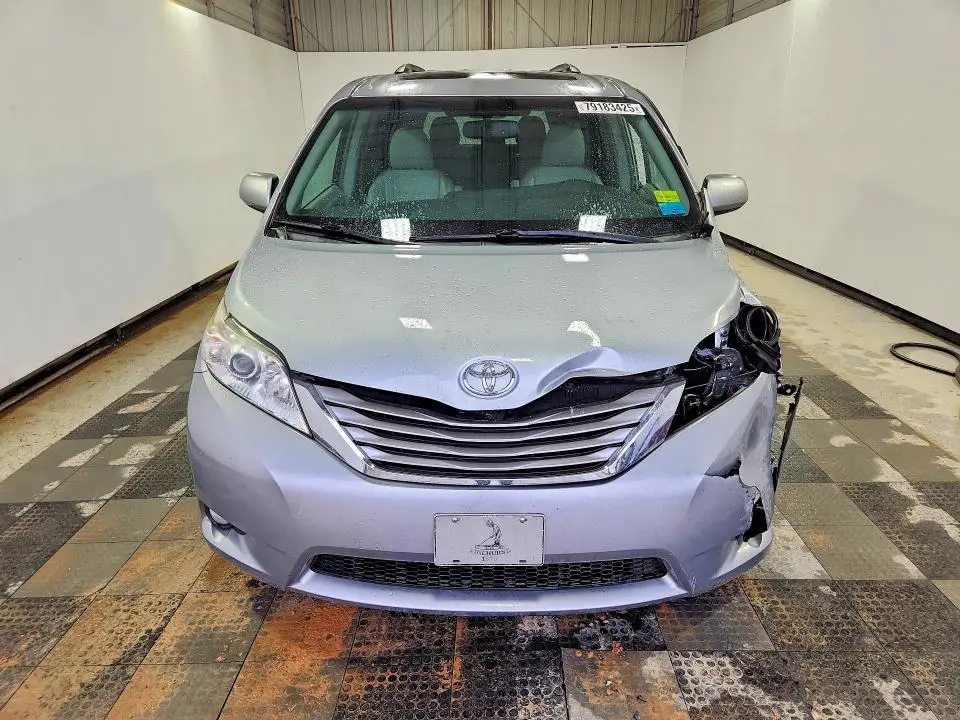 2016 TOYOTA SIENNA XLE 8-PASSENGER  