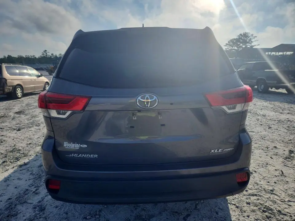 2018 TOYOTA HIGHLANDER XLE  