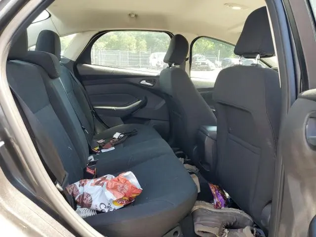 2015 FORD FOCUS SE  