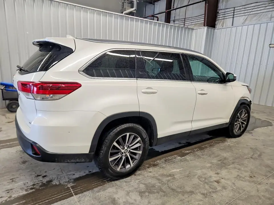 2019 TOYOTA HIGHLANDER XLE  
