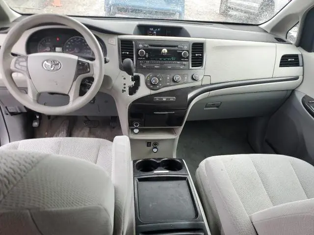 2011 TOYOTA SEINNA   