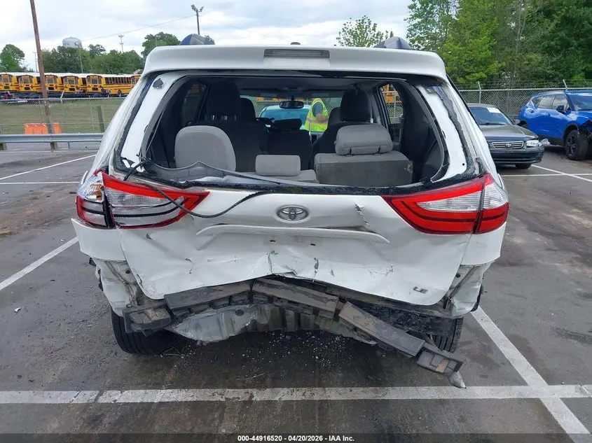 2015 TOYOTA SIENNA LE 8 PASSENGER