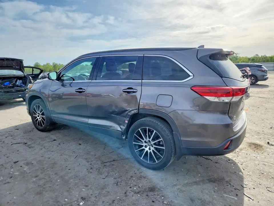 2017 TOYOTA HIGHLANDER SE  