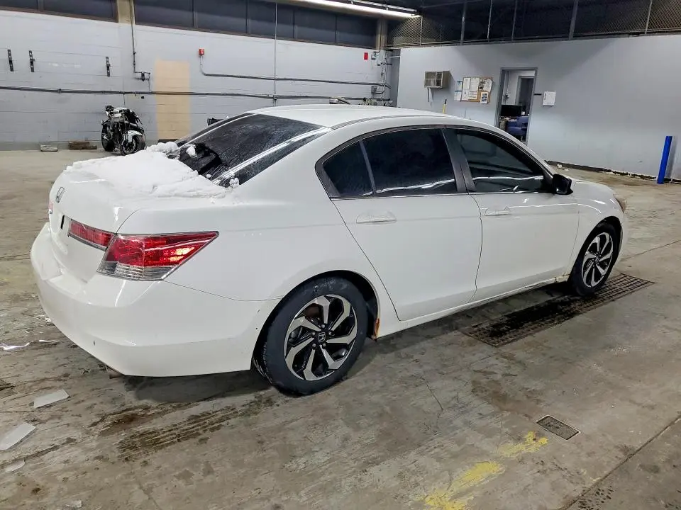 2011 HONDA ACCORD LX  