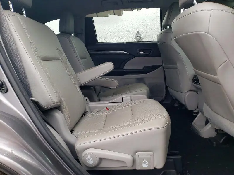2017 TOYOTA HIGHLANDER LIMITED  