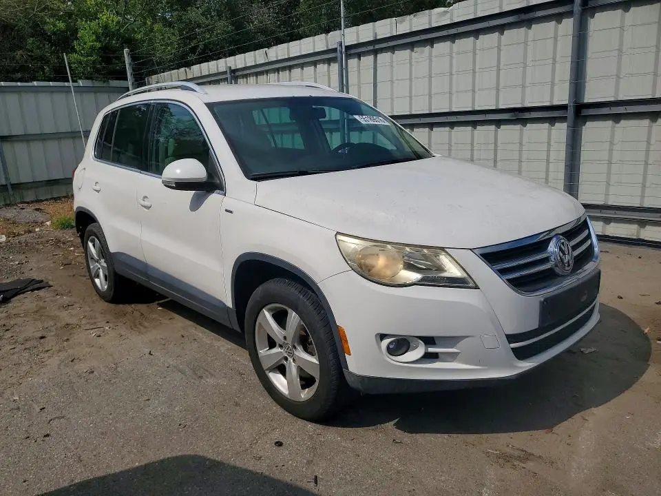 2010 VOLKSWAGEN TIGUAN S  