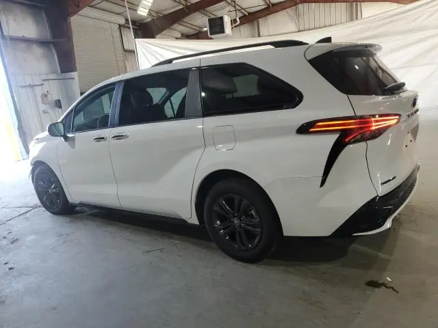 2025 TOYOTA SIENNA XSE  