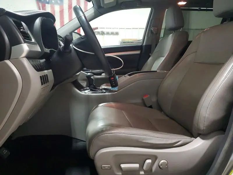 2016 TOYOTA HIGHLANDER XLE  