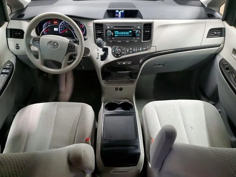 2013 TOYOTA SIENNA LE  