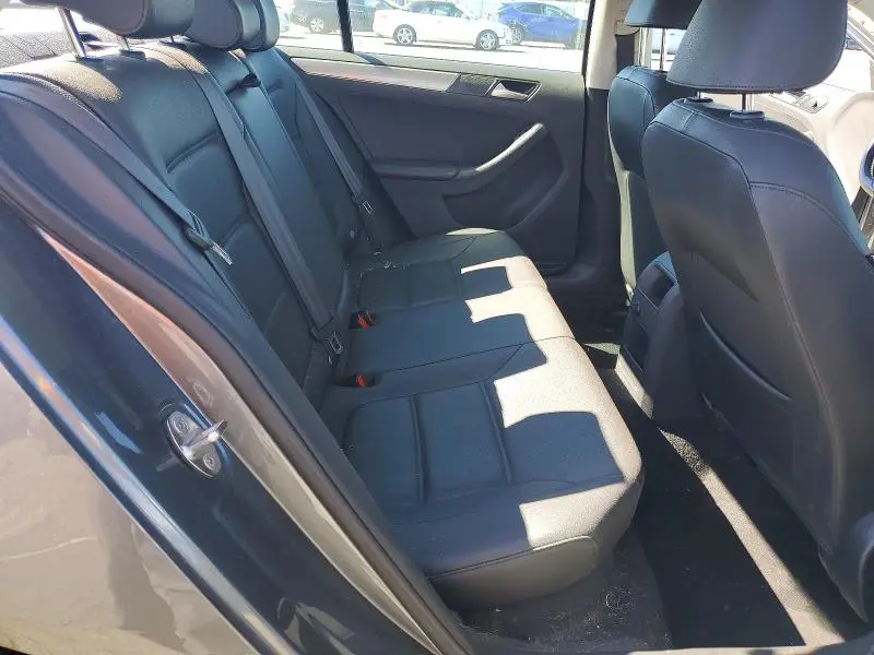2016 VOLKSWAGEN JETTA SE  