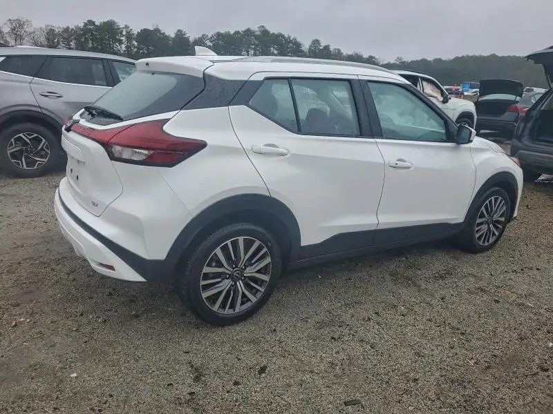 2024 NISSAN KICKS SV  