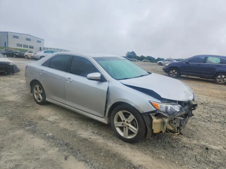 2013 TOYOTA CAMRY SE  