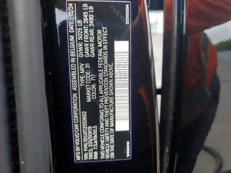 2025 VOLVO XC40 CORE  