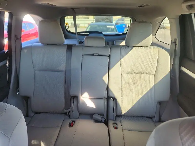2017 TOYOTA HIGHLANDER LE  
