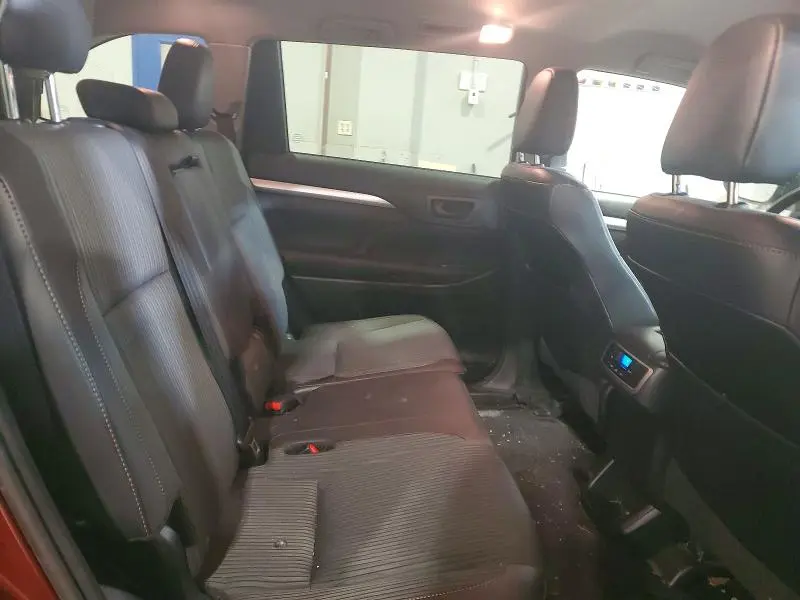 2016 TOYOTA HIGHLANDER LE  