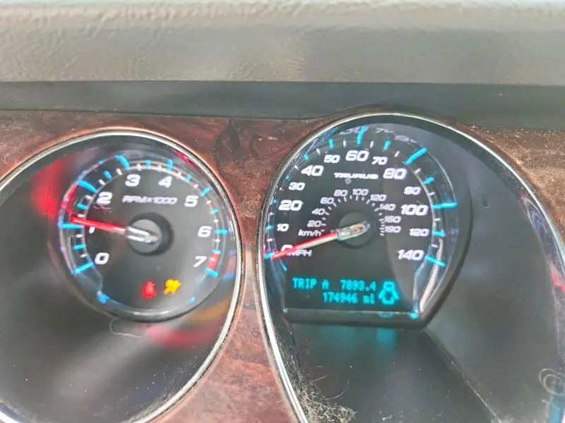 2010 FORD TAURUS SEL  