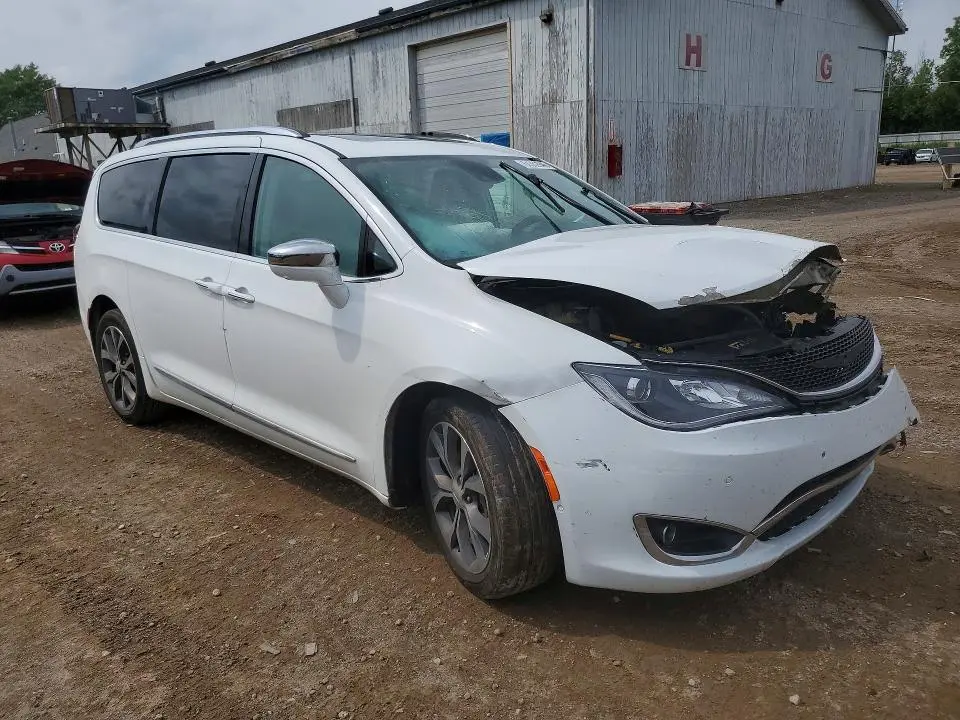 2017 CHRYSLER PACIFICA LIMITED  