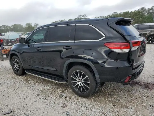 2017 TOYOTA HIGHLANDER SE