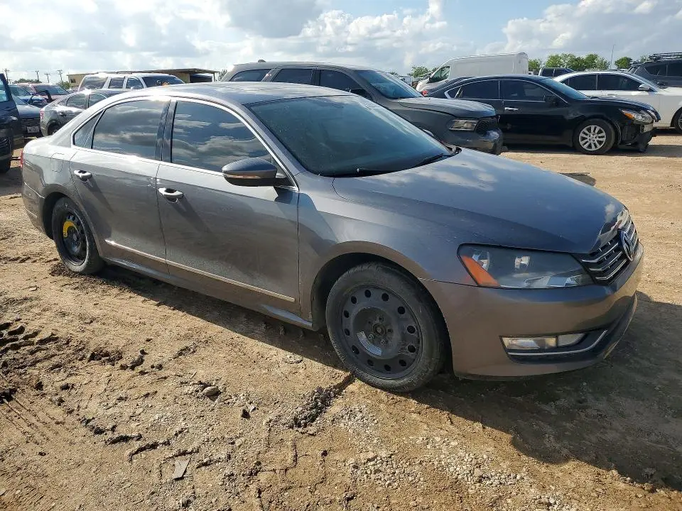 2012 VOLKSWAGEN PASSAT   