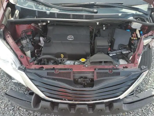 2014 TOYOTA SIENNA LE  