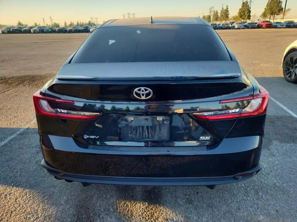 2025 TOYOTA CAMRY SE  