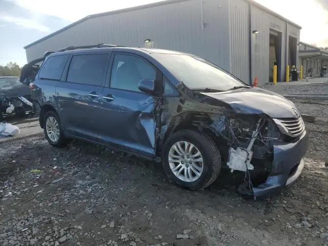 2016 TOYOTA SIENNA XLE  