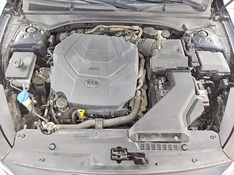 2017 KIA CADENZA PREMIUM  