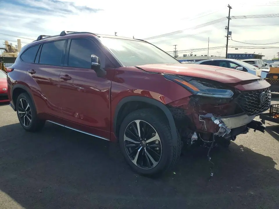 2021 TOYOTA HIGHLANDER XSE  