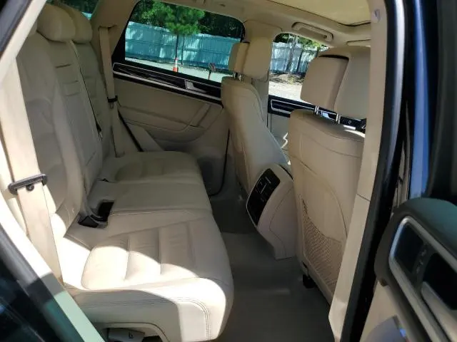 2016 VOLKSWAGEN TOUAREG SPORT  