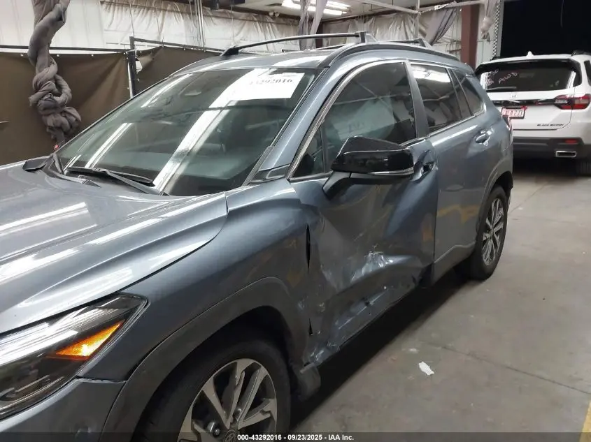 2025 TOYOTA COROLLA CROSS XLE