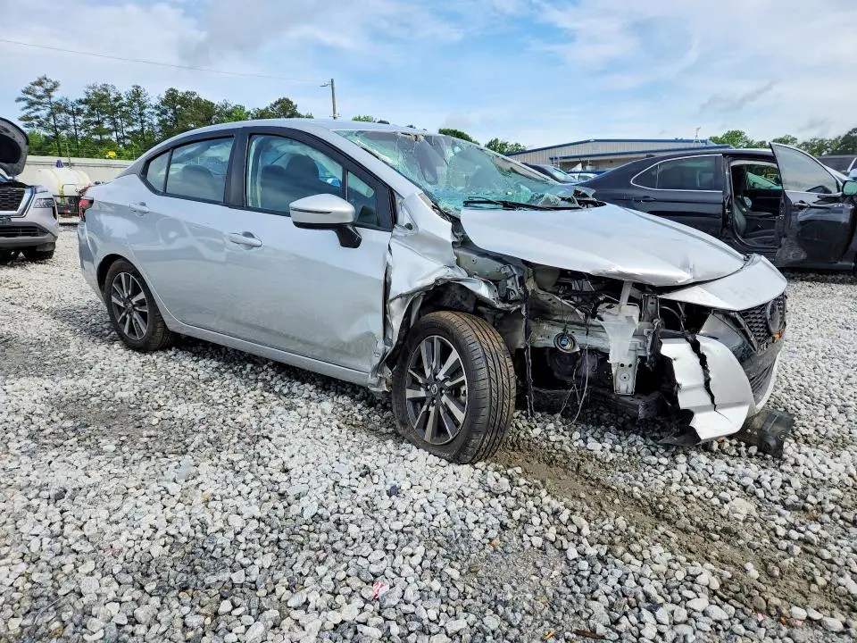 2021 NISSAN VERSA SV  