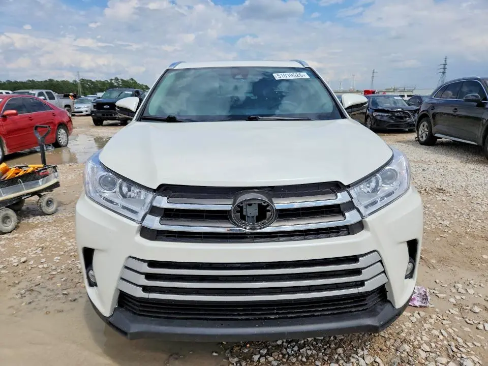2017 TOYOTA HIGHLANDER XLE  